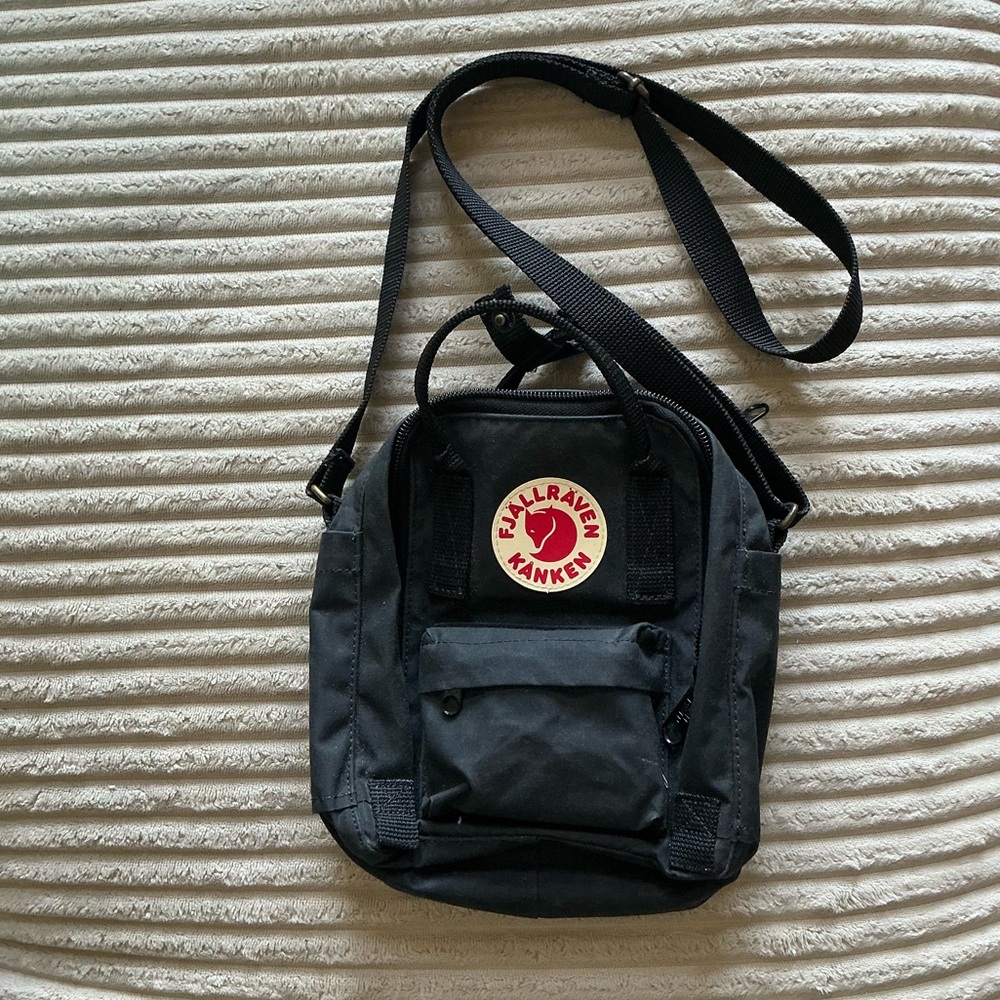 Kånken Black Crossbody Bag